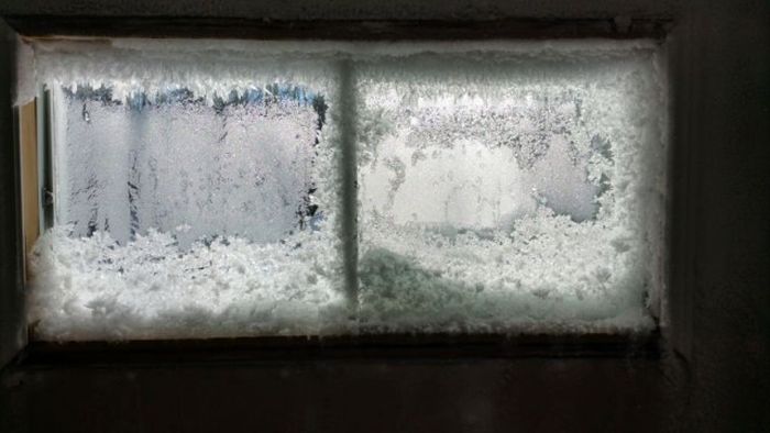 The Brutal Canadian Winter Claimed This Guy's House As Its Own (6 pics)