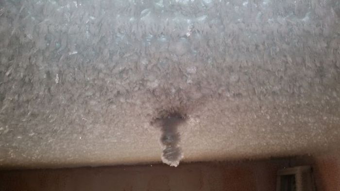 The Brutal Canadian Winter Claimed This Guy's House As Its Own (6 pics)