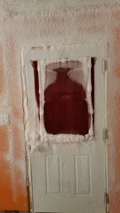 The Brutal Canadian Winter Claimed This Guy's House As Its Own (6 pics)