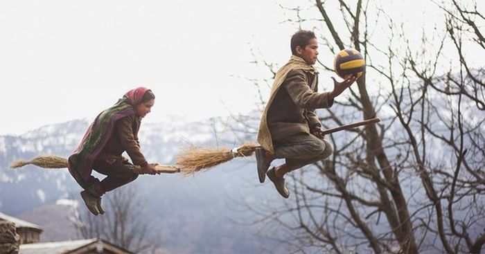 Teacher Sets Up Amazing Quidditch Photoshoot For His Students (7 pics)