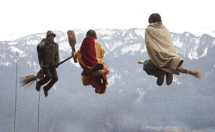 Teacher Sets Up Amazing Quidditch Photoshoot For His Students (7 pics)