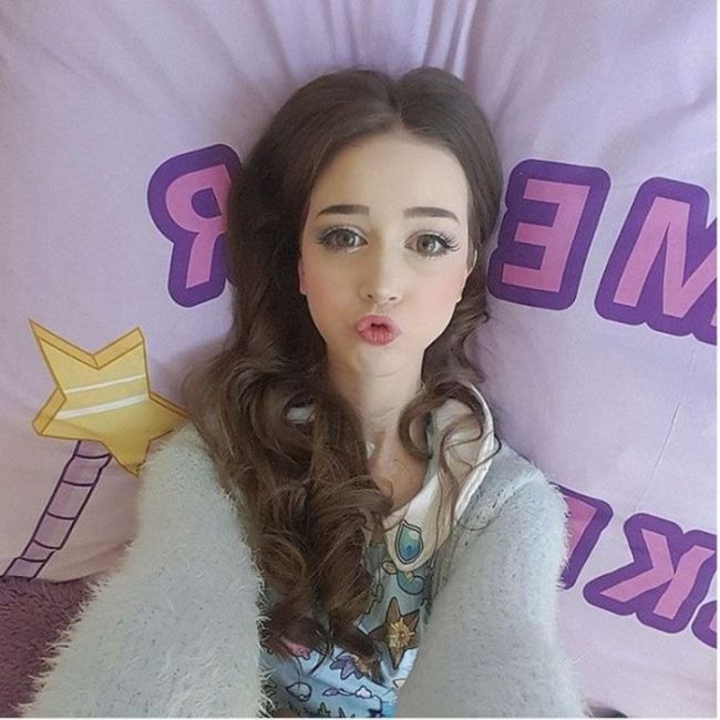 This British Barbie Doll Says She Can't Get A Date (13 pics)
