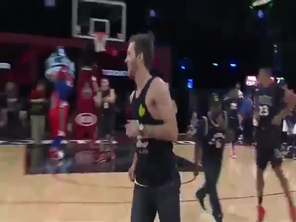 A Fan Made An Incredible Dunk In Jeans That Won A NBA Dunk Contest