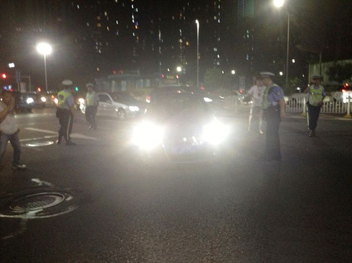 Chinese Police Found A Perfect Punishment For Drivers That Always Use High Beams (6 pics)