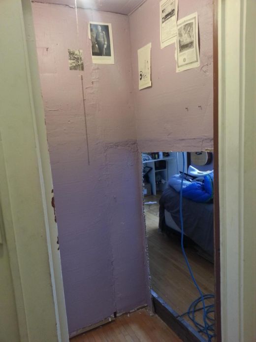 Man Comes Home And Finds Out His Room Is Now A Closet (3 pics)