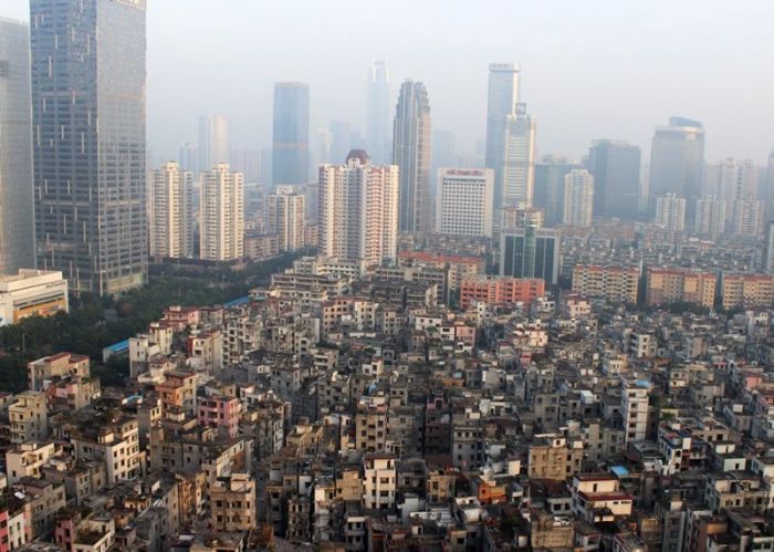 This Chinese Village Sits In The Shadows Of Tall Skyscrapers (17 pics)