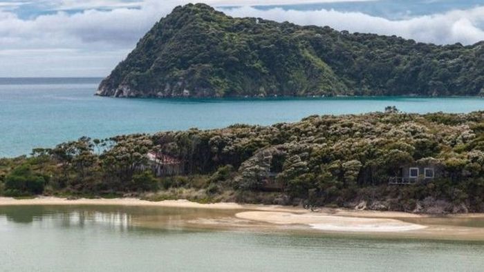 Crowdfunding Campaign Leads To The Purchase Of A New Zealand Beach (7 pics)