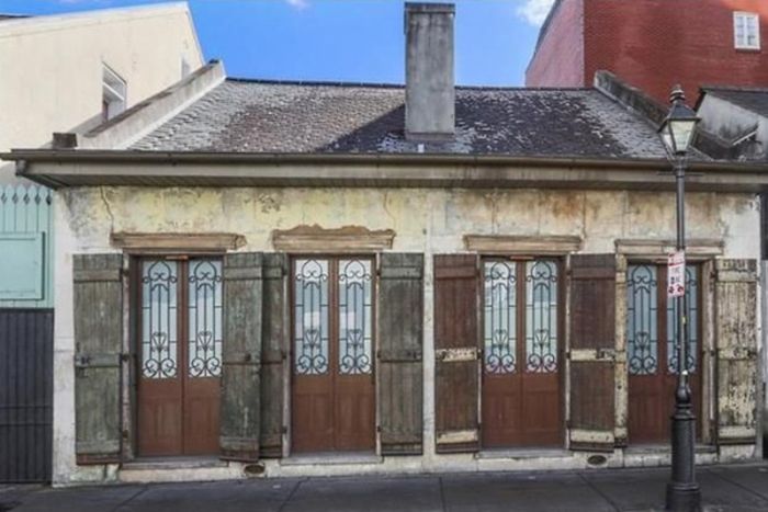 This 200 Year Old House May Look Rough, But The Inside Will Drop Your Jaw (12 pics)