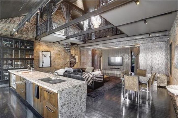 This 200 Year Old House May Look Rough, But The Inside Will Drop Your Jaw (12 pics)