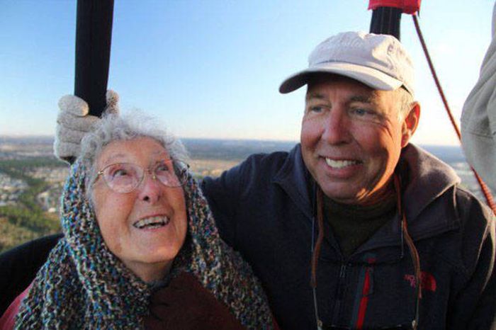90 Year Woman Goes On An Epic Trip After Being Diagnosed With Cancer (30 pics)