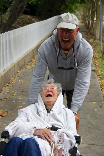 90 Year Woman Goes On An Epic Trip After Being Diagnosed With Cancer (30 pics)