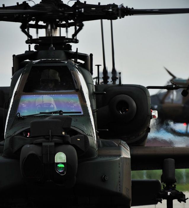 AH-64 Apache (35 pics)