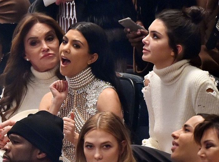 Caitlyn Jenner Tried To Steal Kendall Jenner's Thunder By Copying Her Dress (4 pics)
