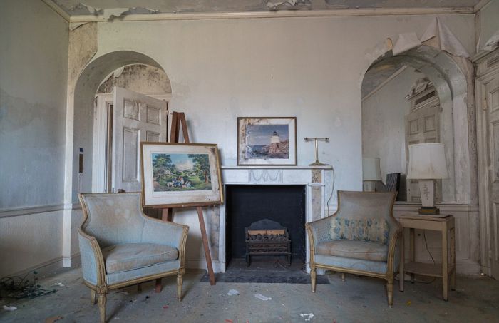 This Stunning Mansion Has Become Rundown Due To Years Of Neglect (29 pics)