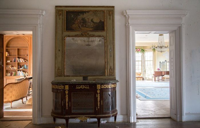 This Stunning Mansion Has Become Rundown Due To Years Of Neglect (29 pics)