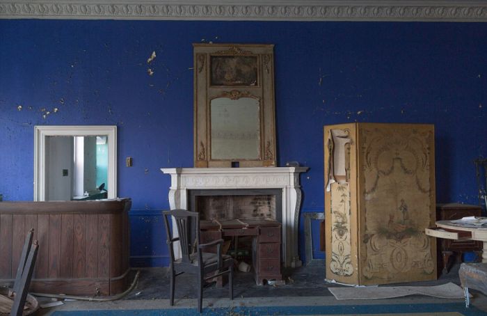 This Stunning Mansion Has Become Rundown Due To Years Of Neglect (29 pics)