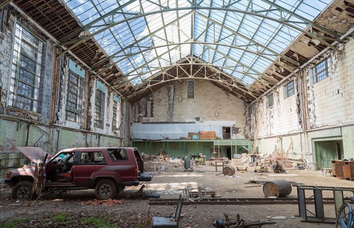 This Stunning Mansion Has Become Rundown Due To Years Of Neglect (29 pics)