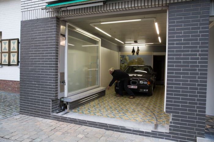 Belgian Man Builds A Secret Garage Door (13 pics)