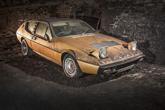 Two Dozen Vintage Cars Have Been Wasting Away In A Liverpool Tunnel (23 pics)