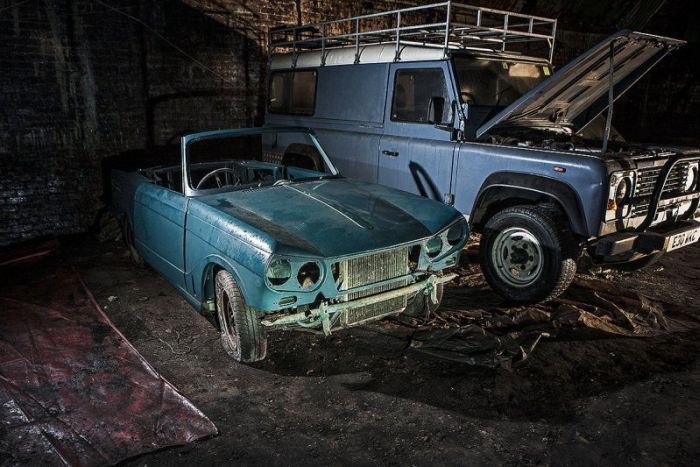Two Dozen Vintage Cars Have Been Wasting Away In A Liverpool Tunnel (23 pics)