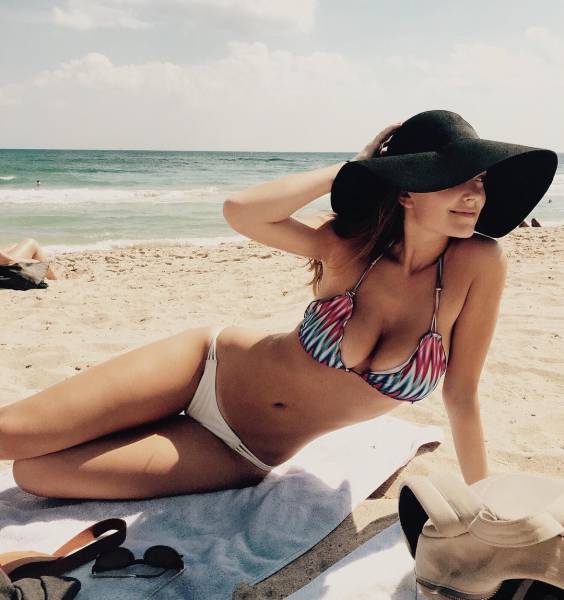 Get Ready For Summer With These Beach Babes In Bikinis (53 pics)