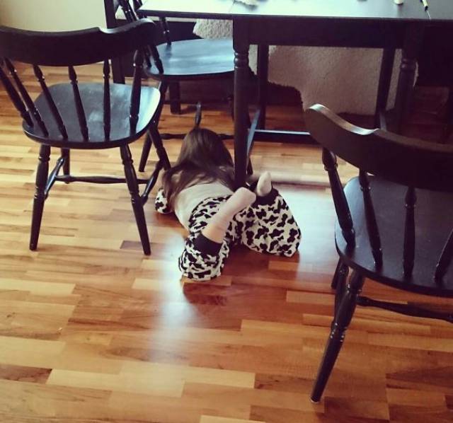 Kids That Totally Failed While Trying To Play Hide And Seek (60 pics)