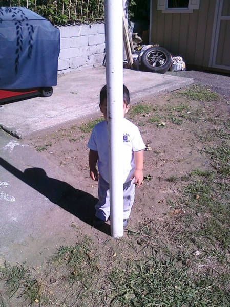 Kids That Totally Failed While Trying To Play Hide And Seek (60 pics)