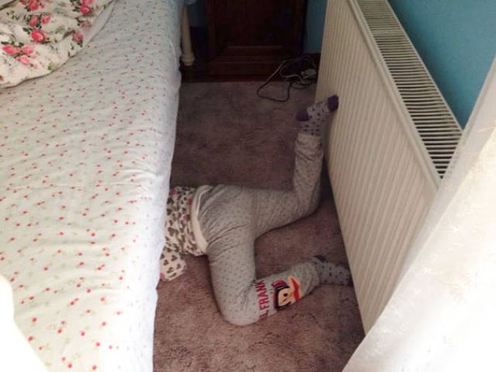 Kids That Totally Failed While Trying To Play Hide And Seek (60 pics)