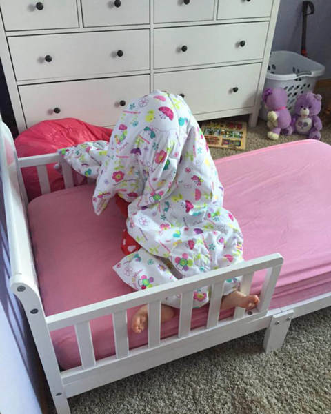 Kids That Totally Failed While Trying To Play Hide And Seek (60 pics)