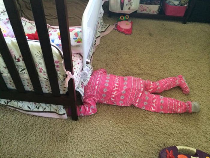 Kids That Totally Failed While Trying To Play Hide And Seek (60 pics)