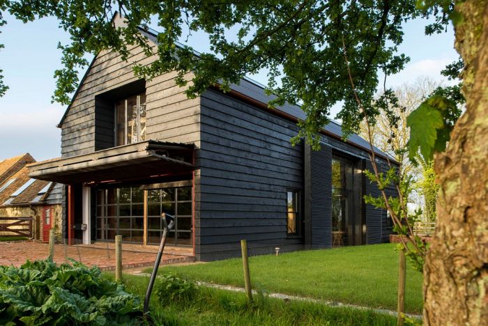 An Abandoned Barn House Was Transformed Into Something Beautiful (12 pics)