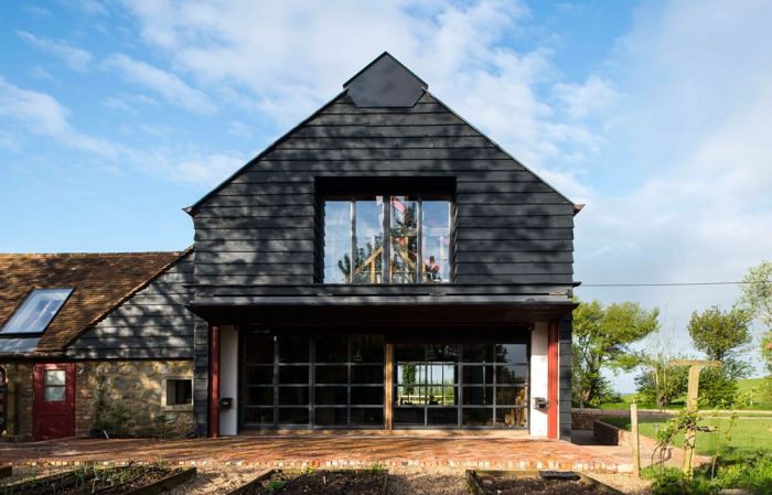 An Abandoned Barn House Was Transformed Into Something Beautiful (12 pics)