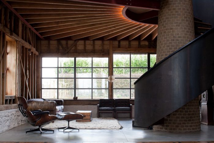 An Abandoned Barn House Was Transformed Into Something Beautiful (12 pics)