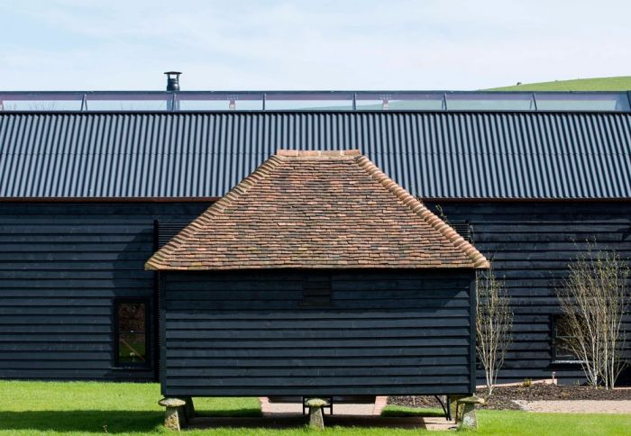 An Abandoned Barn House Was Transformed Into Something Beautiful (12 pics)