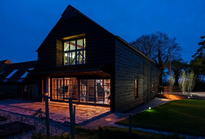 An Abandoned Barn House Was Transformed Into Something Beautiful (12 pics)