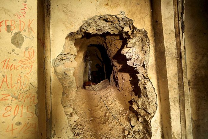 A Look Inside The Secret Underground Isis Tunnels In Iraq (7 pics)