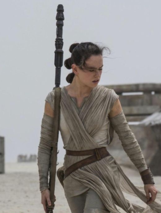 This Man's Wife Dressed Up As Rey From Star Wars And Totally Nailed It (2 pics)