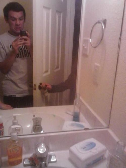 People Who Got Busted While Trying To Take The Perfect Selfie (22 pics)