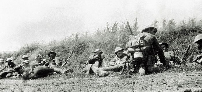 Rare Photos Show Soldiers In The Trenches During The Battle Of Somme (17 pics)