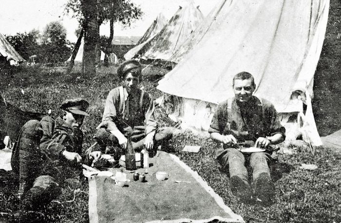 Rare Photos Show Soldiers In The Trenches During The Battle Of Somme (17 pics)