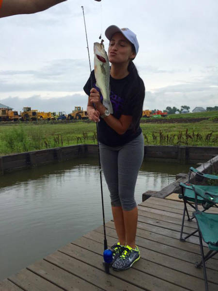 Sexy Ladies That Make Fishing Look Like A Lot Of Fun (50 pics)