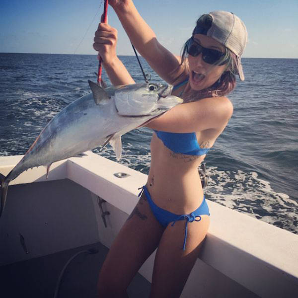 Sexy Ladies That Make Fishing Look Like A Lot Of Fun (50 pics)