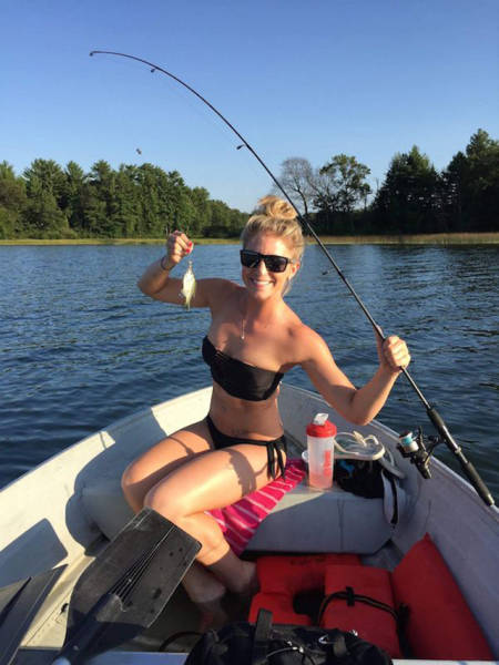 Sexy Ladies That Make Fishing Look Like A Lot Of Fun (50 pics)