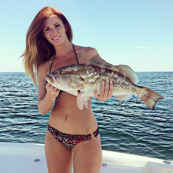 Sexy Ladies That Make Fishing Look Like A Lot Of Fun (50 pics)