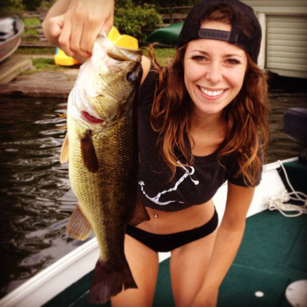 Sexy Ladies That Make Fishing Look Like A Lot Of Fun (50 pics)