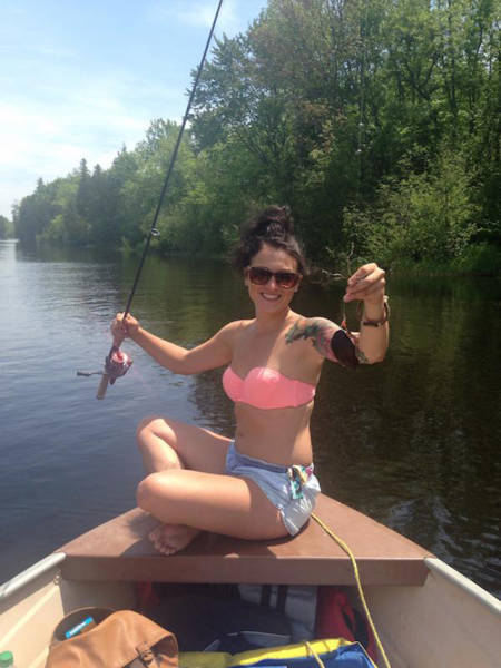 Sexy Ladies That Make Fishing Look Like A Lot Of Fun (50 pics)