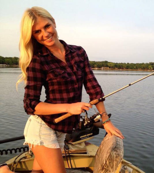 Sexy Ladies That Make Fishing Look Like A Lot Of Fun (50 pics)