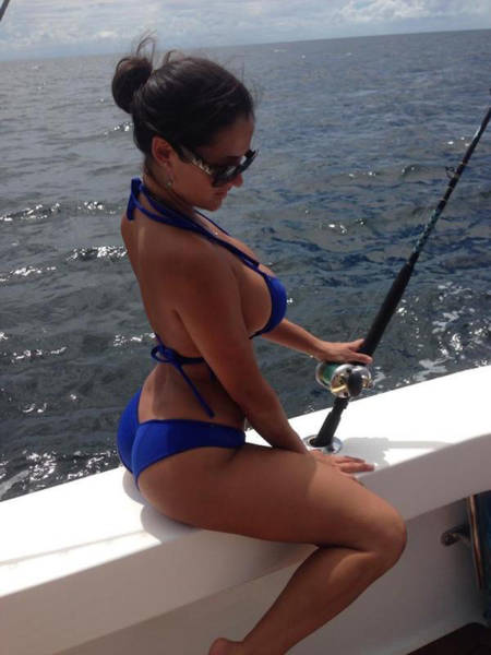 Sexy Ladies That Make Fishing Look Like A Lot Of Fun (50 pics)