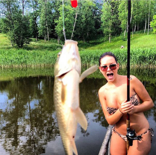 Sexy Ladies That Make Fishing Look Like A Lot Of Fun (50 pics)