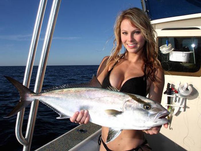 Sexy Ladies That Make Fishing Look Like A Lot Of Fun (50 pics)